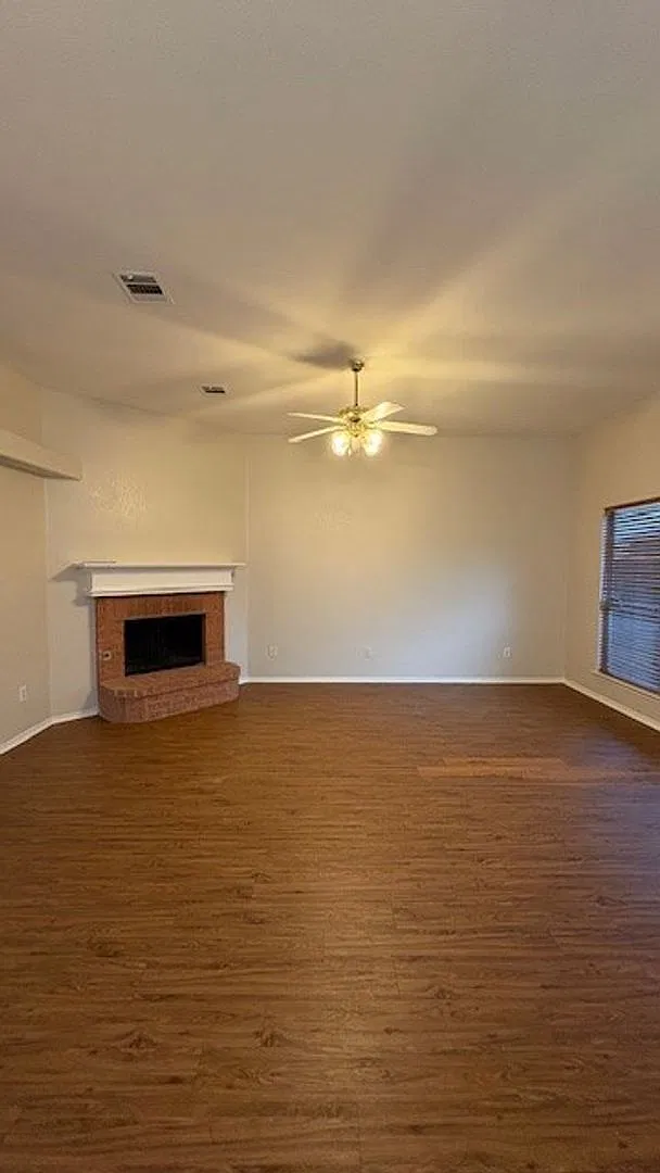 Cozy 3 Bedroom, 2 Bathroom Home with plenty of space, Arlington ISD! — Photo 4