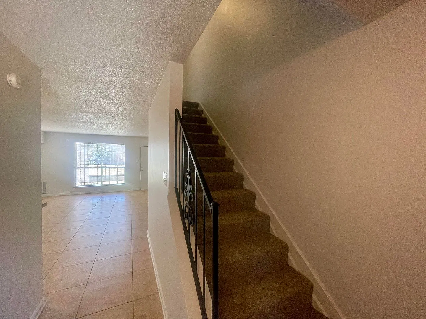 1706 Sanford Dr — Photo 3