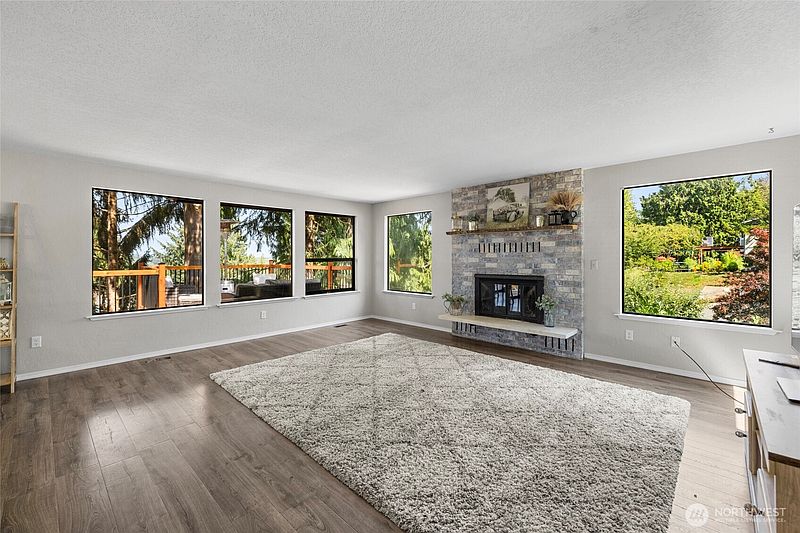 4th image of 4012 Pueblo Heights