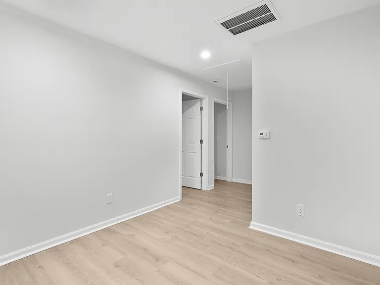 902 N Mountain St — Photo 15