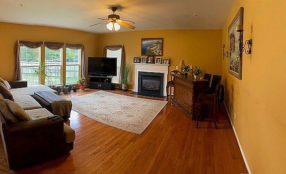1st Floor Living Room