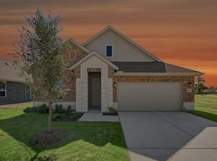 901 Silverleaf Dr, Ennis, TX 75119
