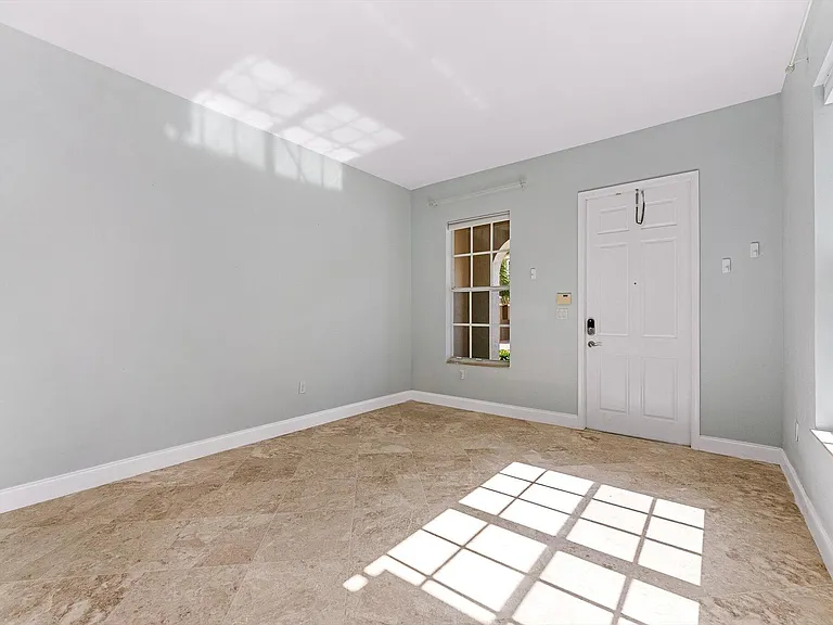 6884 Julia Gardens Dr — Photo 6