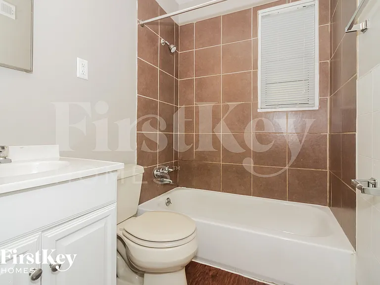 842 Eastern Dr — Photo 13