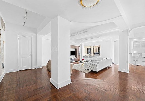 4th image of 565 W End Ave APT 14D