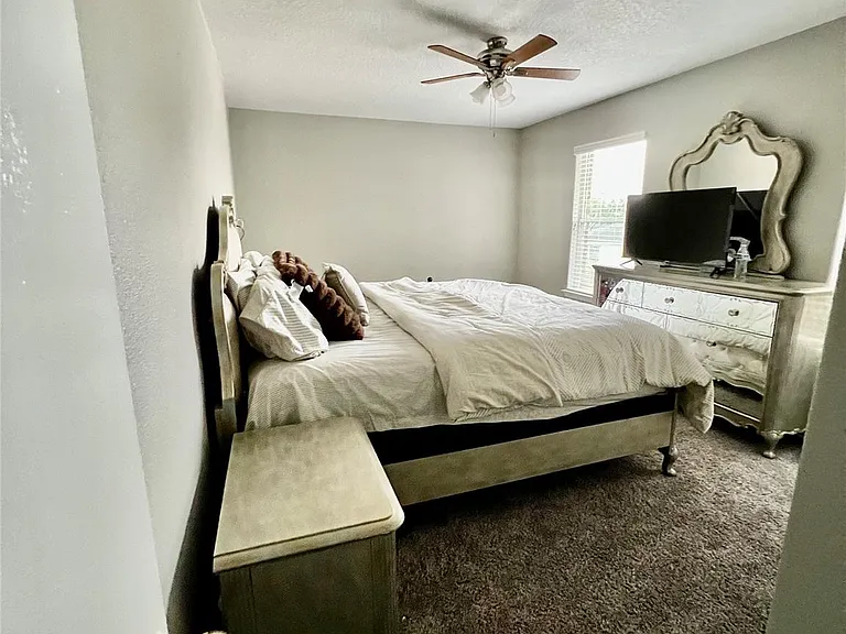 9610 Serenata Ct — Photo 17