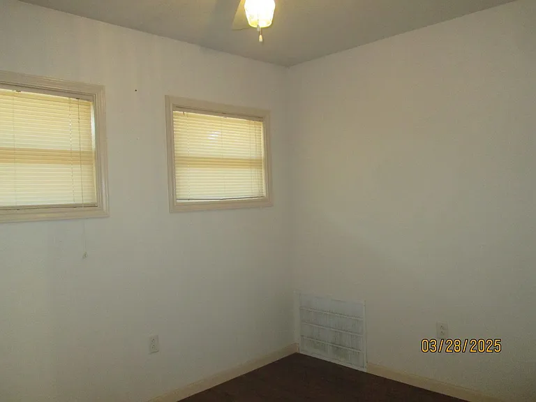 2601 W 5th St — Photo 8