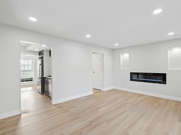 3rd image of 135 Tarryton Ct E #5-A
