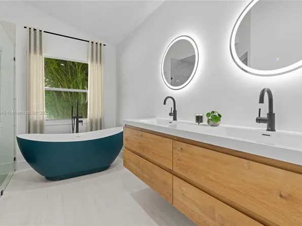 104 Harbor Lake Cir, Greenacres, FL 33413