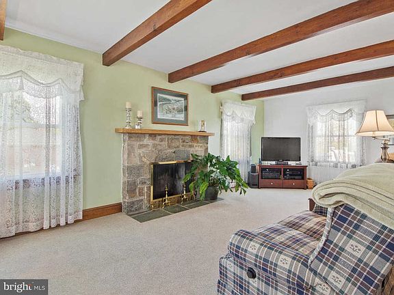 4th image of 1226 Rosemont Dr