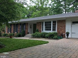 8306 Five Gates Rd, Annandale, VA 22003