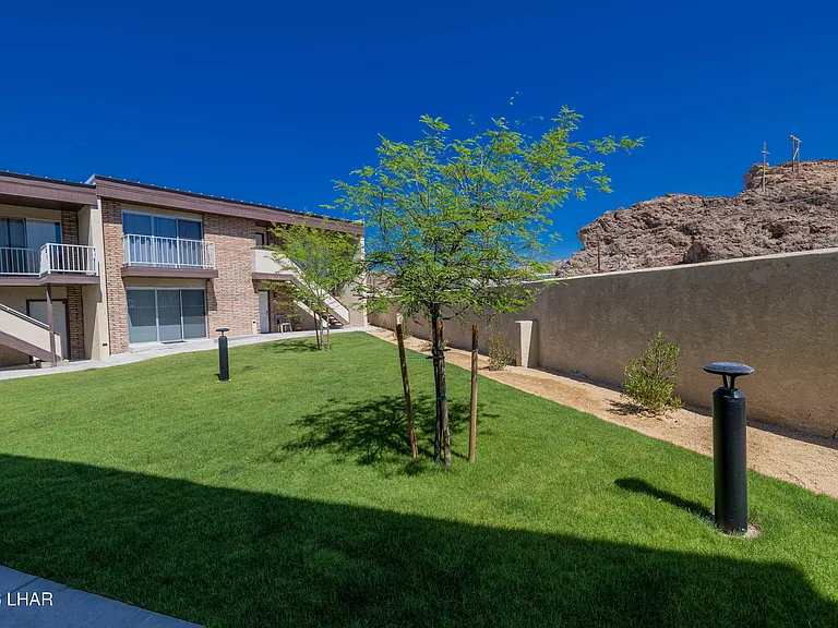 9170 Riverside Dr #24 — Photo 28