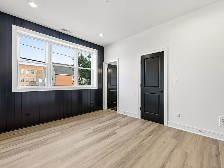 3902 S Lake Park Ave #2 — Photo 12