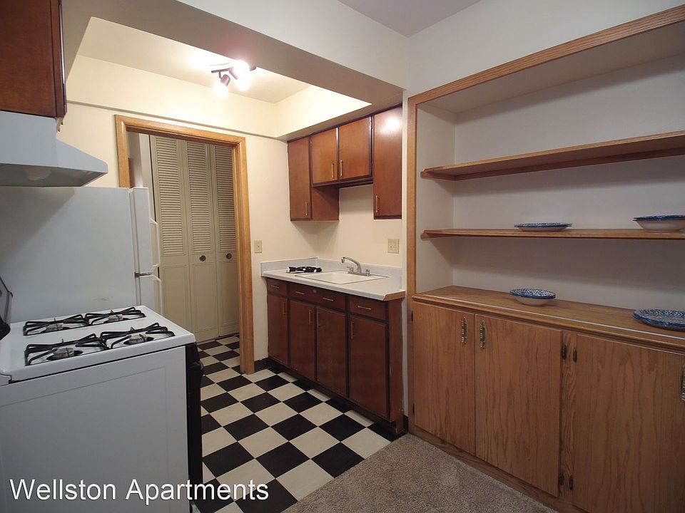 1st image of 2570 N Maryland Ave #10991114