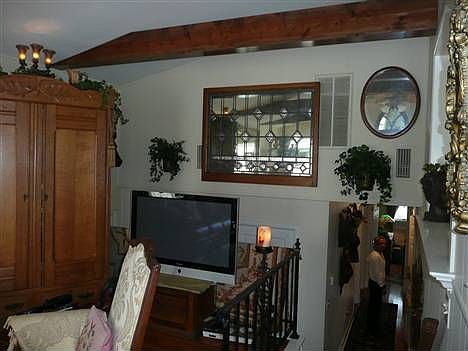 3rd image of 343 W 17th St #2