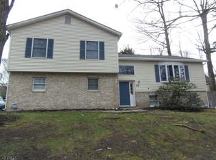 21 Newfield Rd, Hewitt, NJ 07421