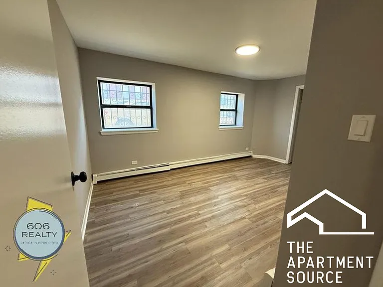 5858 S King Dr #G — Photo 10