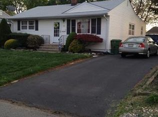 26 Schuyler Dr, Edison, NJ 08817