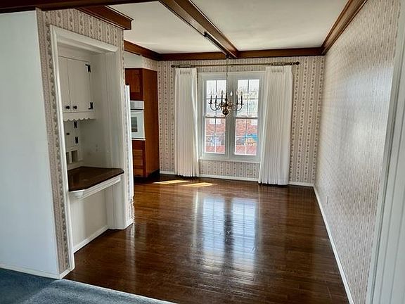 4th image of 12 Willoughby Ave