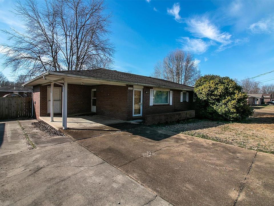 1st image of 138 Hampton Ct