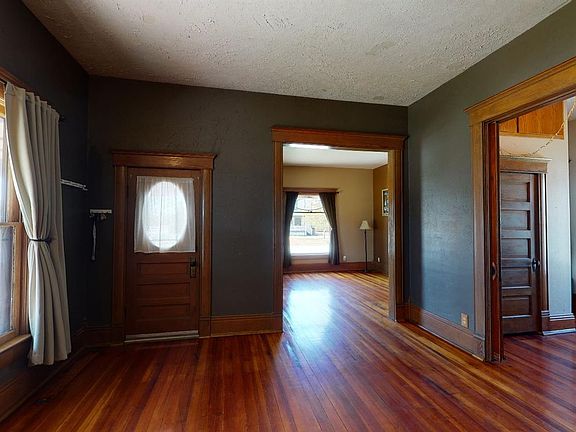 2nd image of 103 N Wilhelm Ave