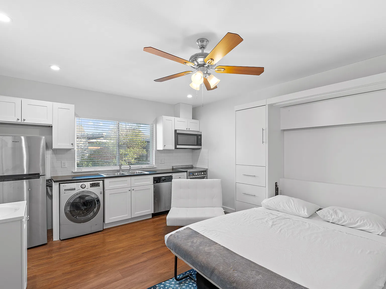 Studio, 300 sqft, $1,100 — Photo 3