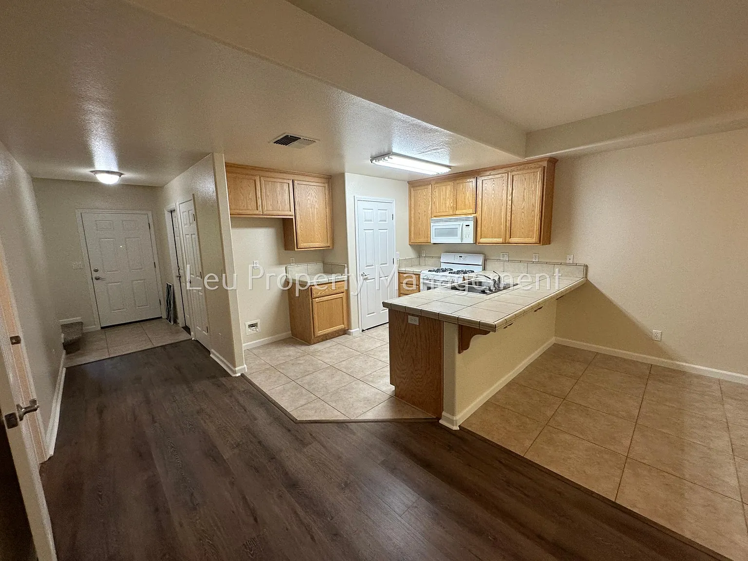 3 bed, 2.5 bath, 1326 sqft, $2,550 — Photo 4