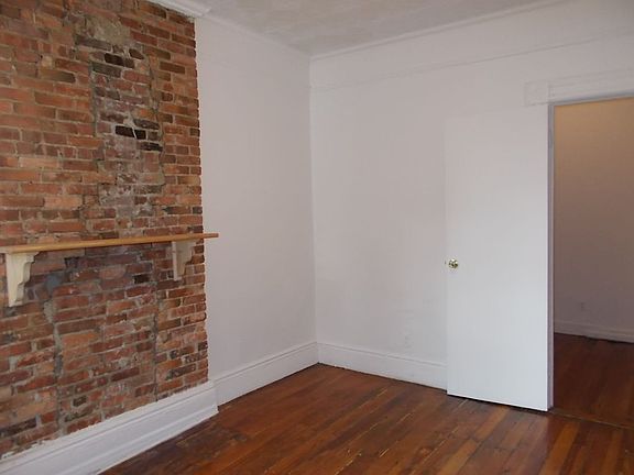 3rd image of 376 2nd St APT 3