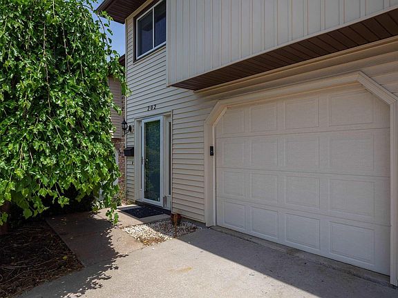 2nd image of 4023 Lillie Ave APT 202