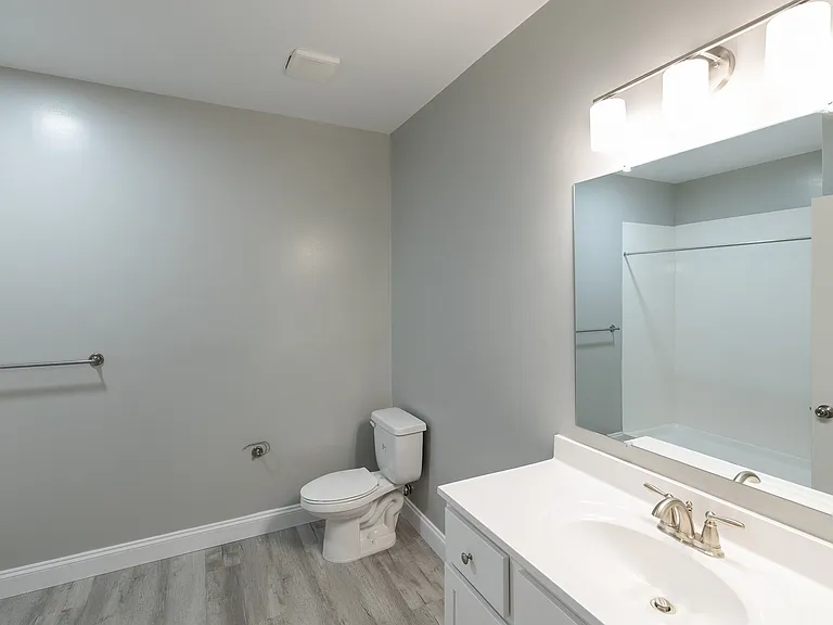 2 Bedroom Hall Bathroom