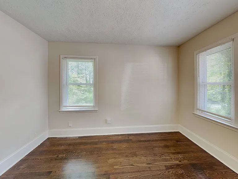 2875 3rd Ave SW #A — Photo 2