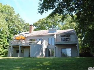 22 Evans Ln, Setauket, NY 11733