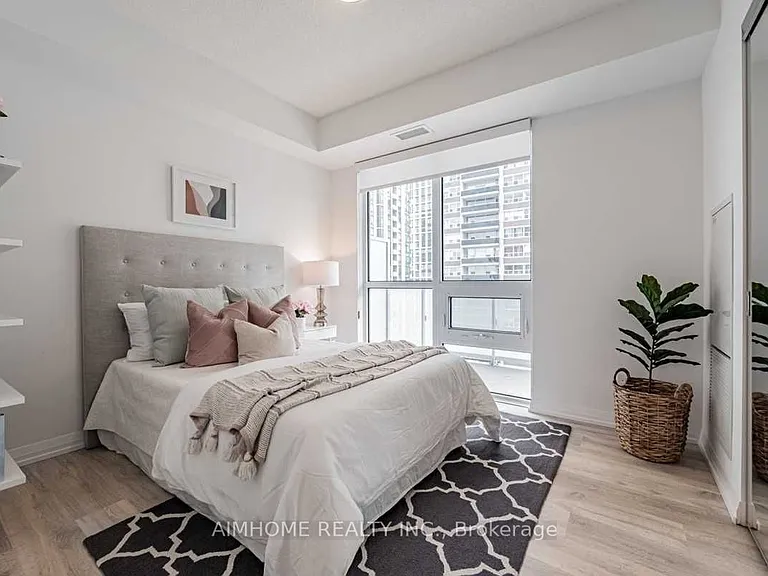 101 Erskine Ave #910 — Photo 7
