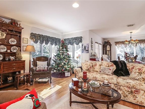 2nd image of 6 Cotswold Dr
