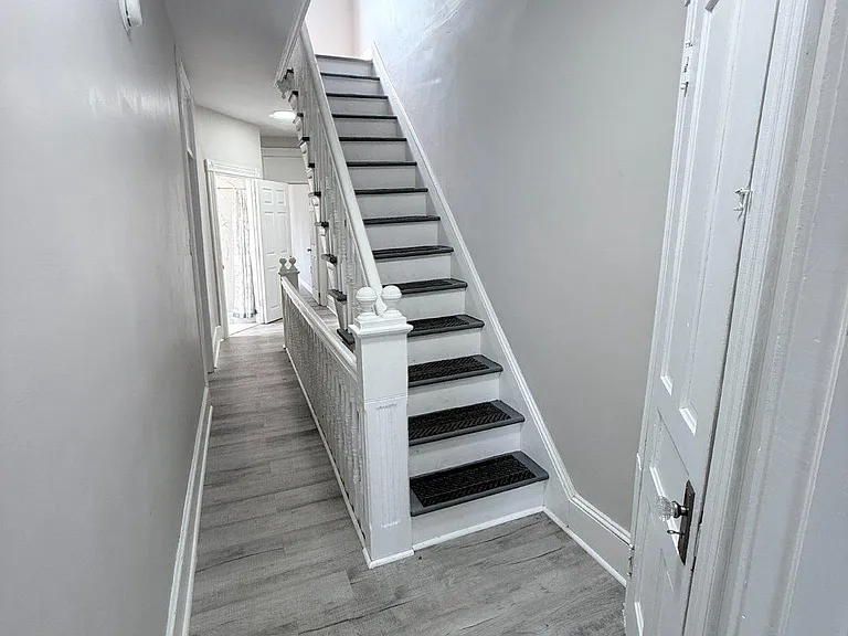 1325 W Norwegian St — Photo 10