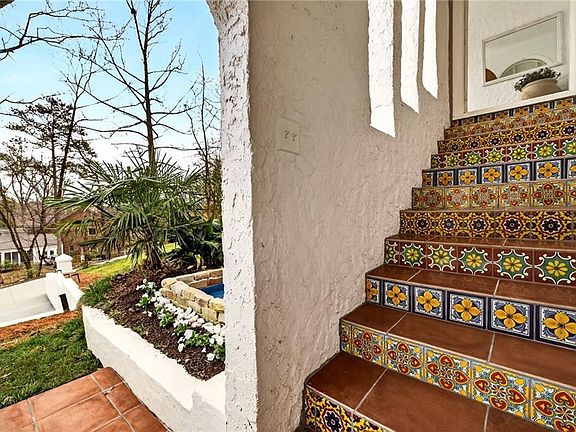 2nd image of 1031 Reeder Cir NE