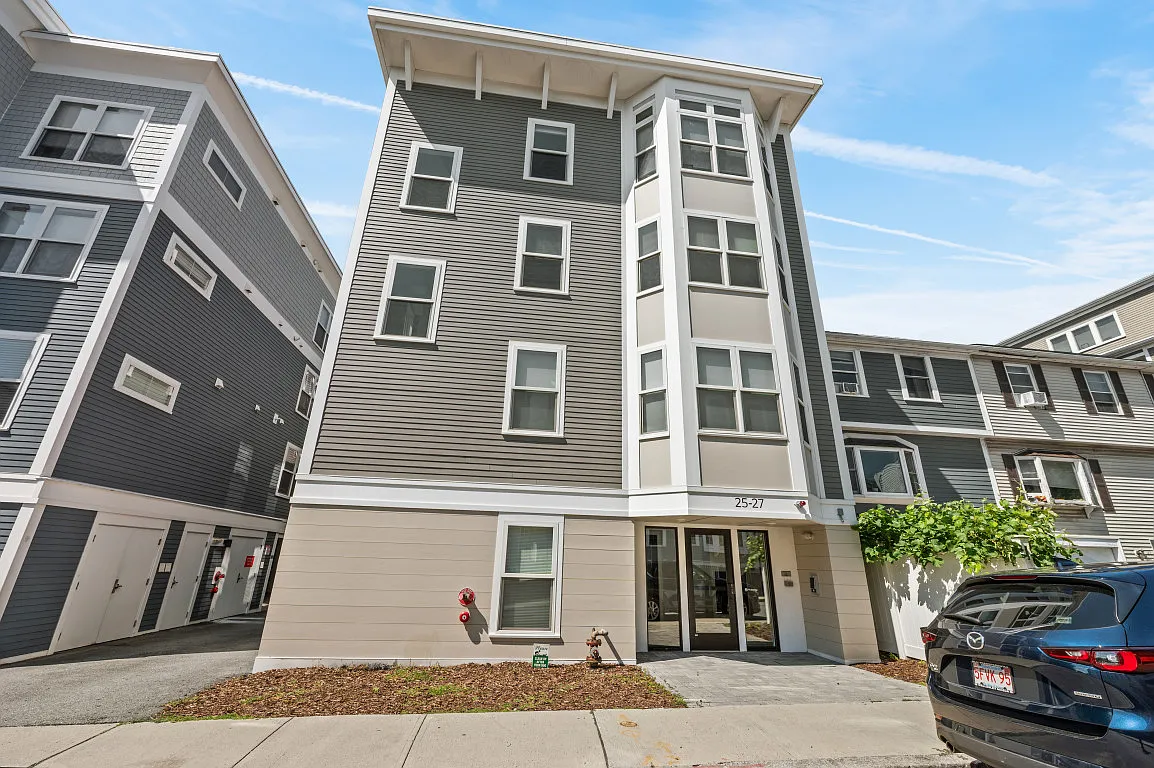 2 bed, 1111 sqft, $4,350 — Photo 3