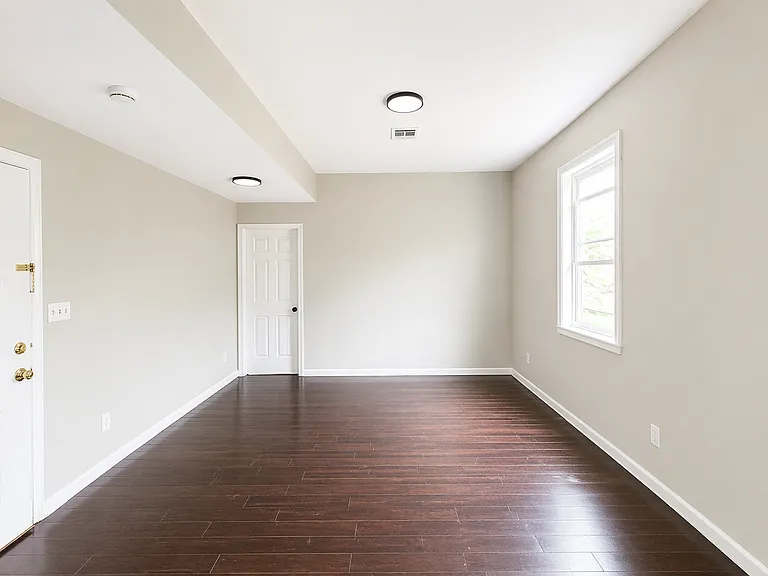 271-273 S 8th St #2 — Photo 10