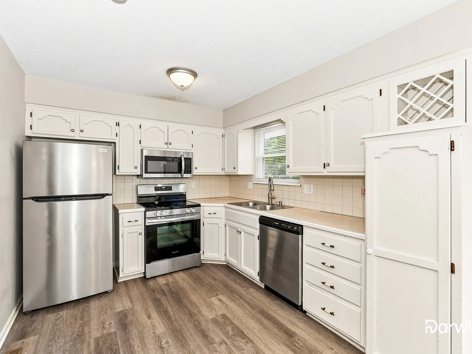 3 bed, 2.0 bath, 1492 sqft, $2,080 — Photo 3
