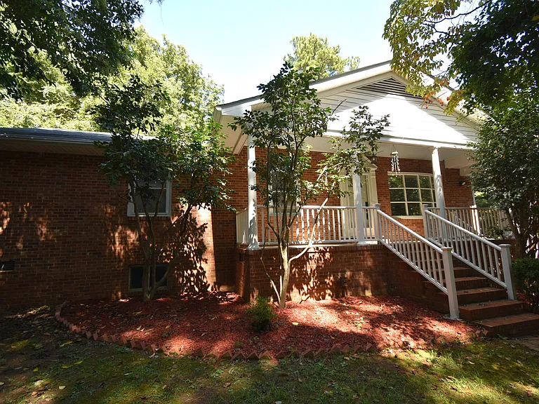 1800 Kirkwood Dr — Photo 6