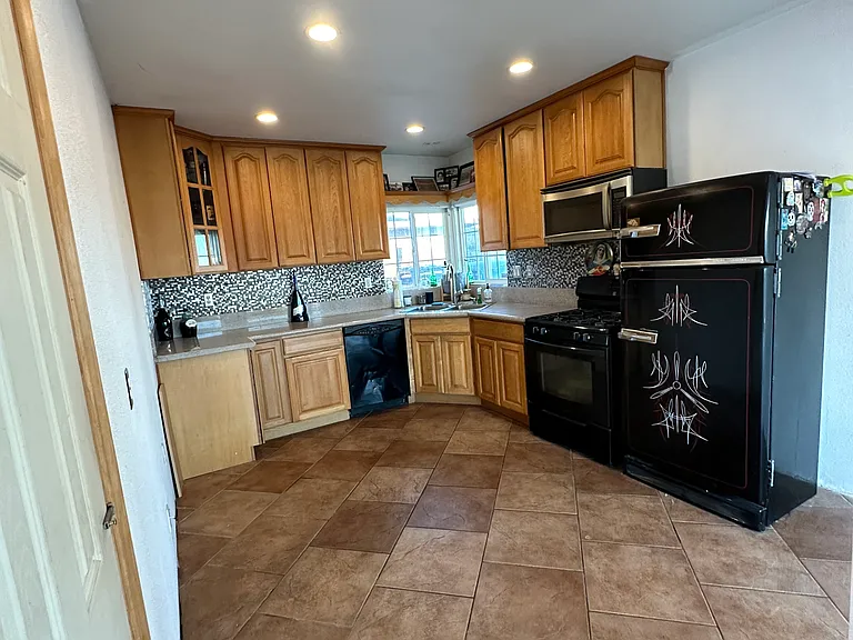 301 Hillside Dr — Photo 15