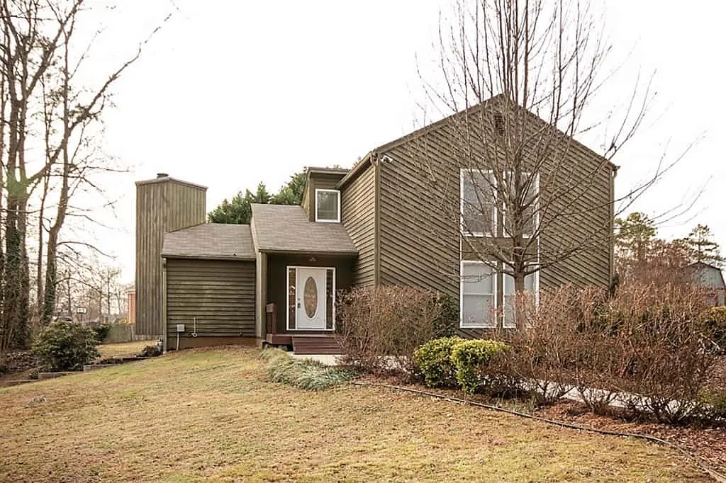 277 Regal Dr photo 1