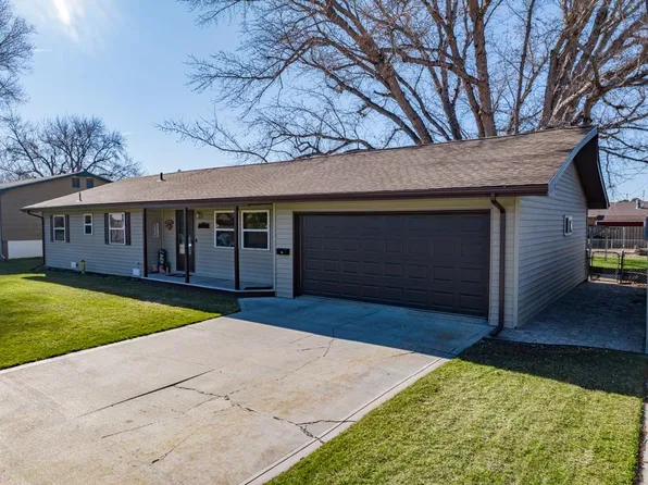 2520 Cedarberry Lane, North Platte, NE 69101