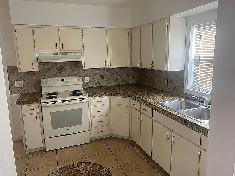 1513 E Lake Ave — Photo 2