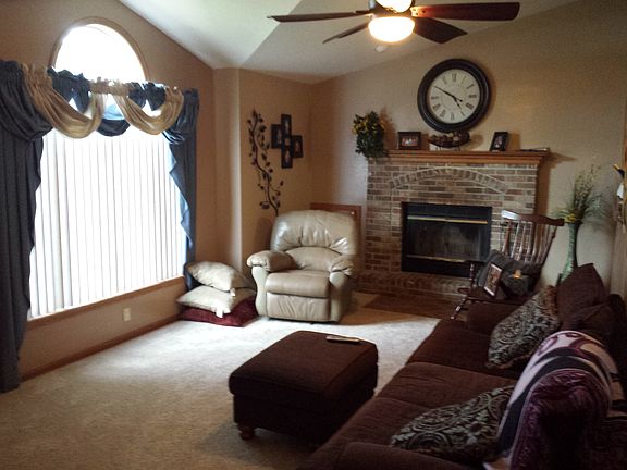 3rd image of 152 Crestmoor Ct
