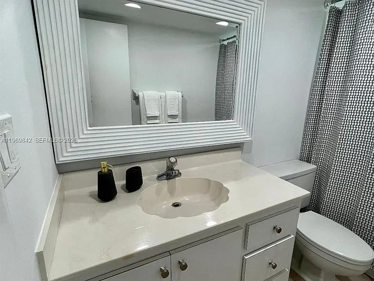 5005 Collins Ave #1404 — Photo 16