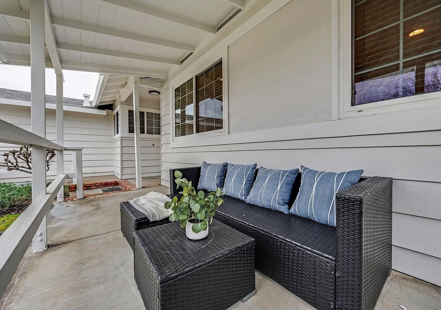 Newly Remodeled & Spacious 4 Bed, 2 Bath Luxury Retreat in Pleasanton — Photo 4