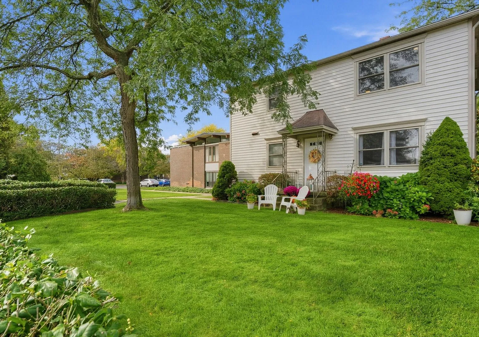 Charming 2BR Condo in Grand Haven — Photo 1