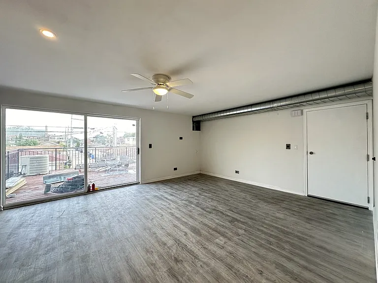 5947 W Montrose Ave #2R — Photo 4