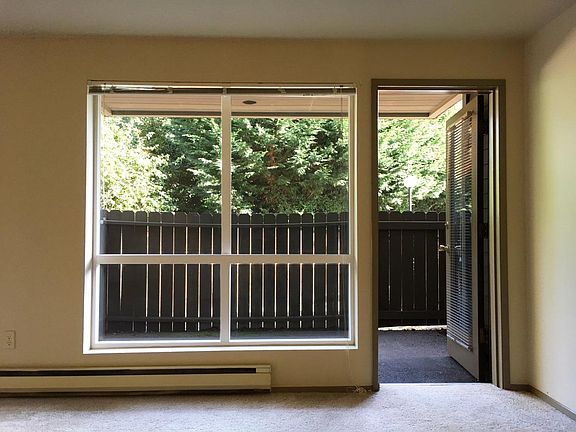 5th image of 12520 Roosevelt Way NE APT 101